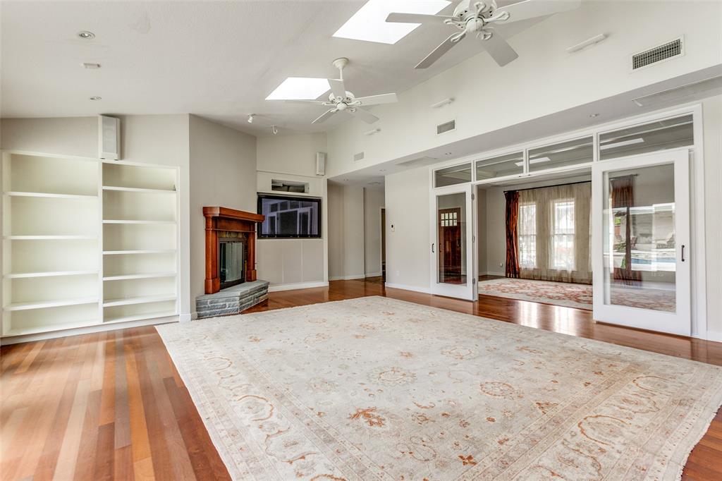 2410 Mesa Drive