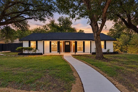 Photo of 354 Brookview Drive, Garland, TX 75043 (MLS # 21402425)