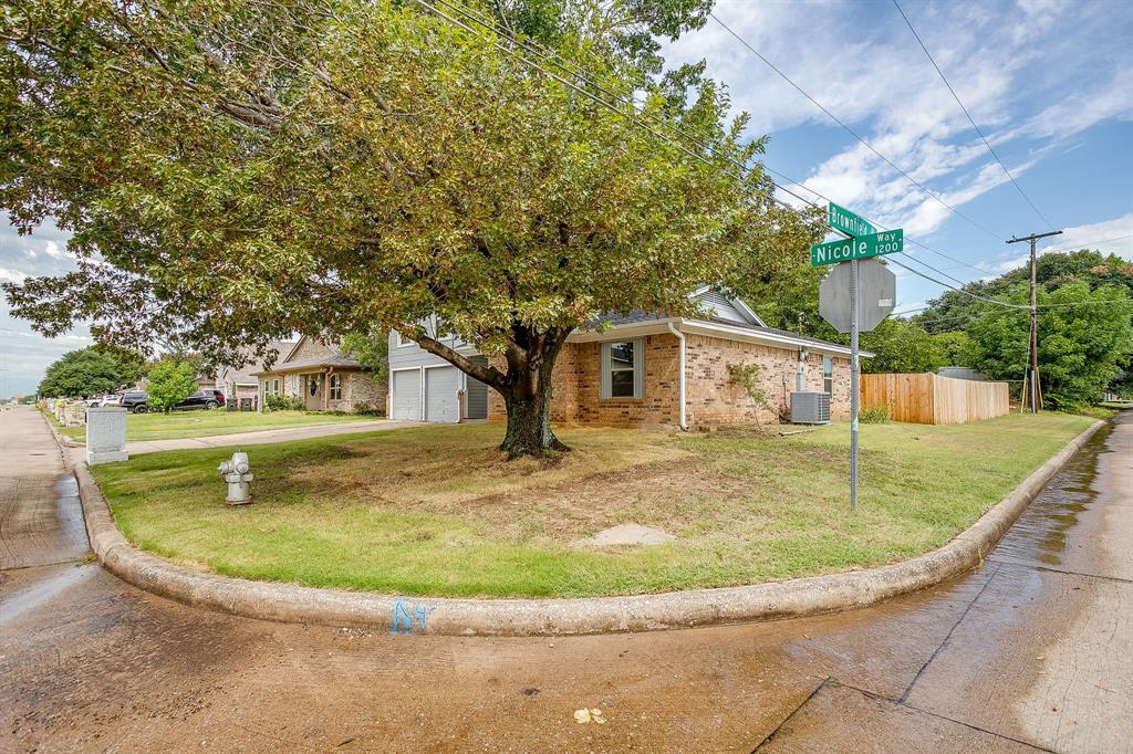 1233 Nicole Way