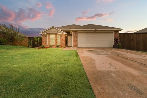 A home in Crowley