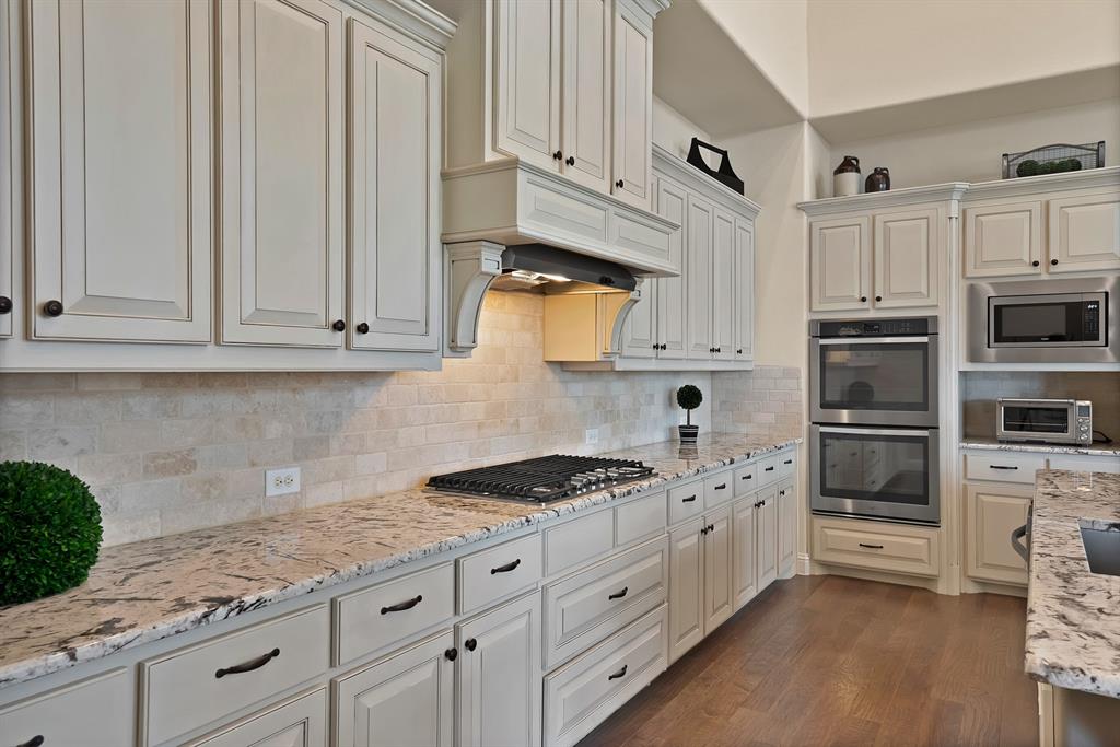 1611 Chisholm Trail