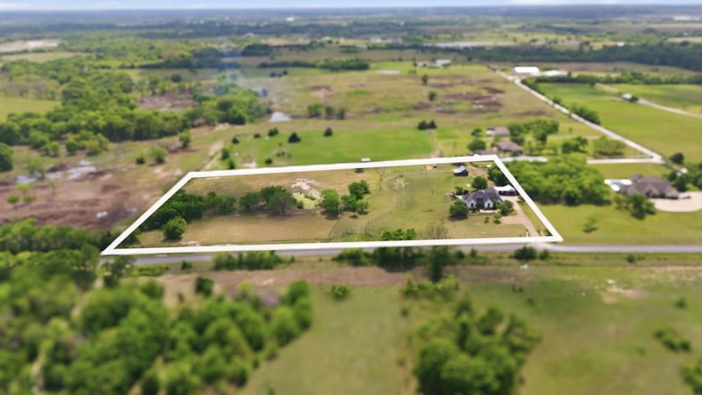 Photo of 8701 County Road 135, Celina, TX 75009 (MLS # 21232430)