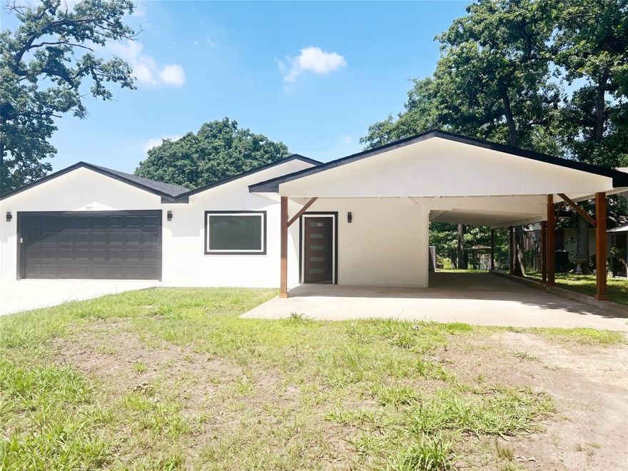Fully remodeled 3 bedrooms, 2.5 baths lake home with  2 car garage + 3 car carports, 2 master rooms with full baths, sunroom faces to lake. 

New kitchen, new flooring, new bathrooms, new AC unit, new water heater, new roof, new insulation in attics, new wiring system. 

$50 annual HOA only.

4 min drive to restaurants, 8 min drive to Walmart, Lowe's, fitness center, etc.