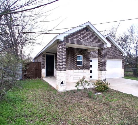 Photo of 1212 S Rockwall Avenue, Terrell, TX 75160 (MLS # 21160046)