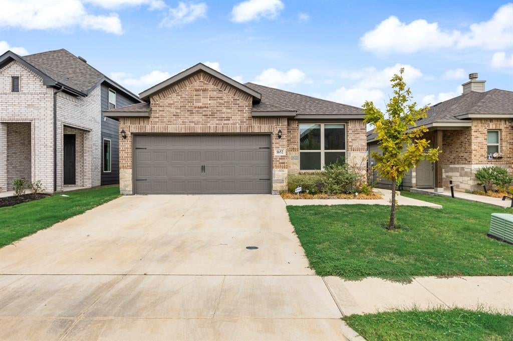 1652 Edgeway Drive