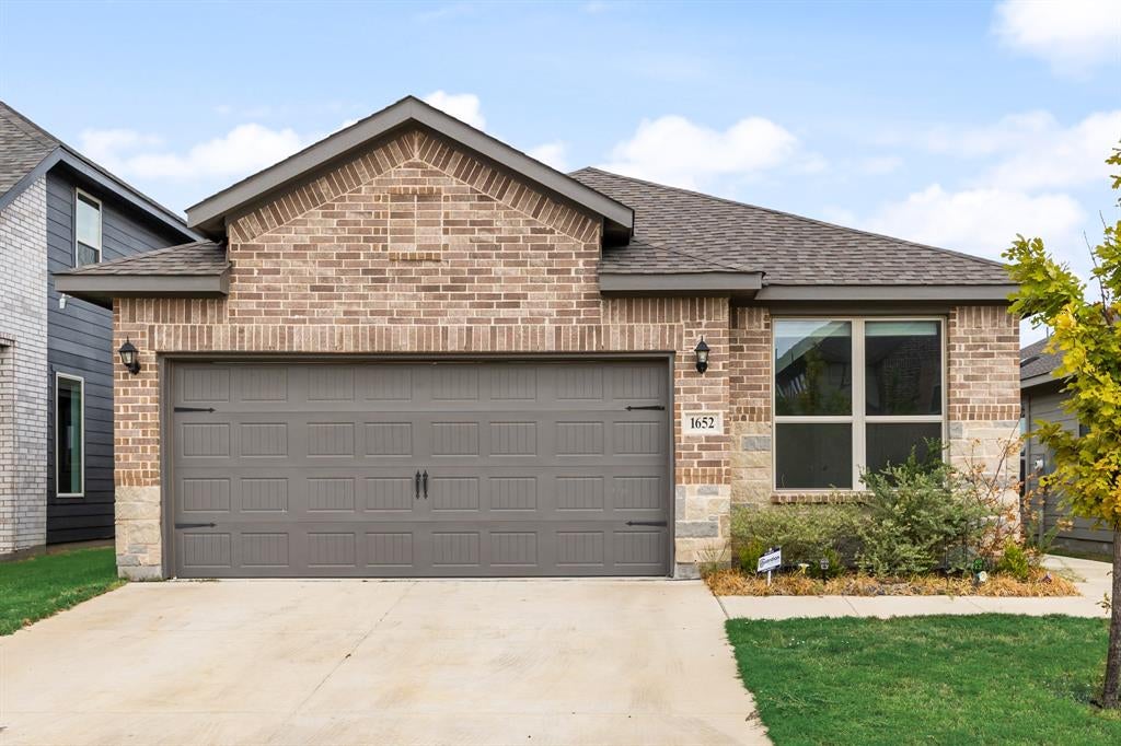 1652 Edgeway Drive