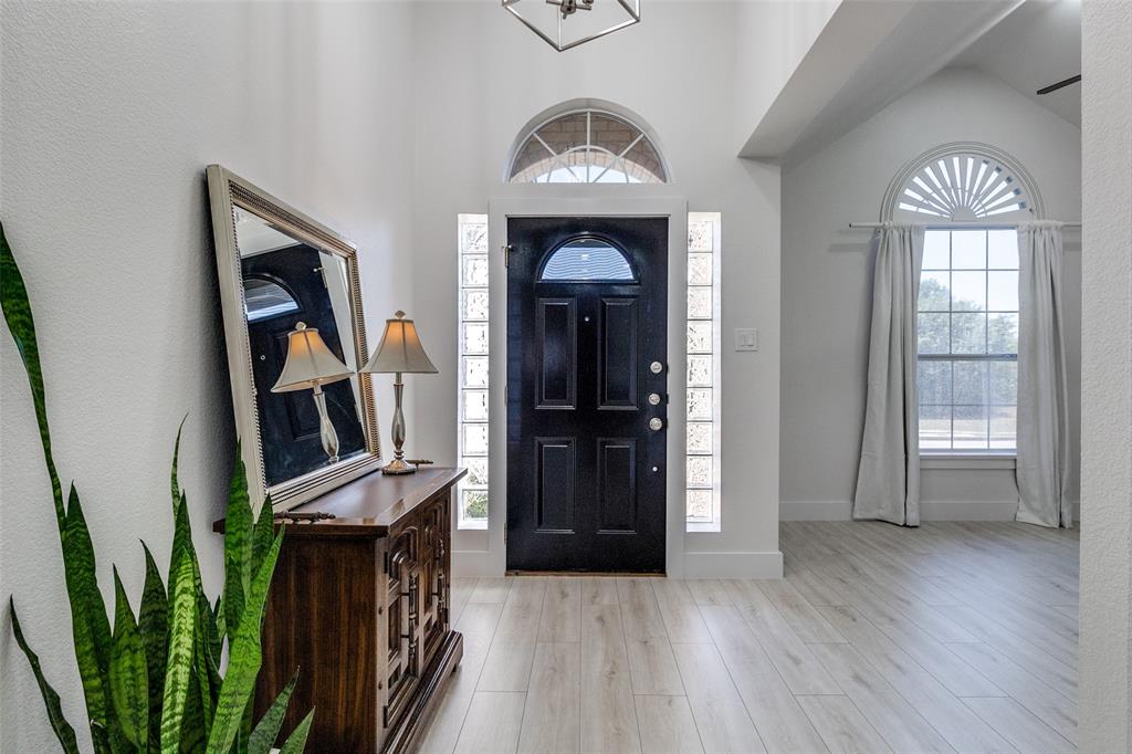 921 Parkwood Trail