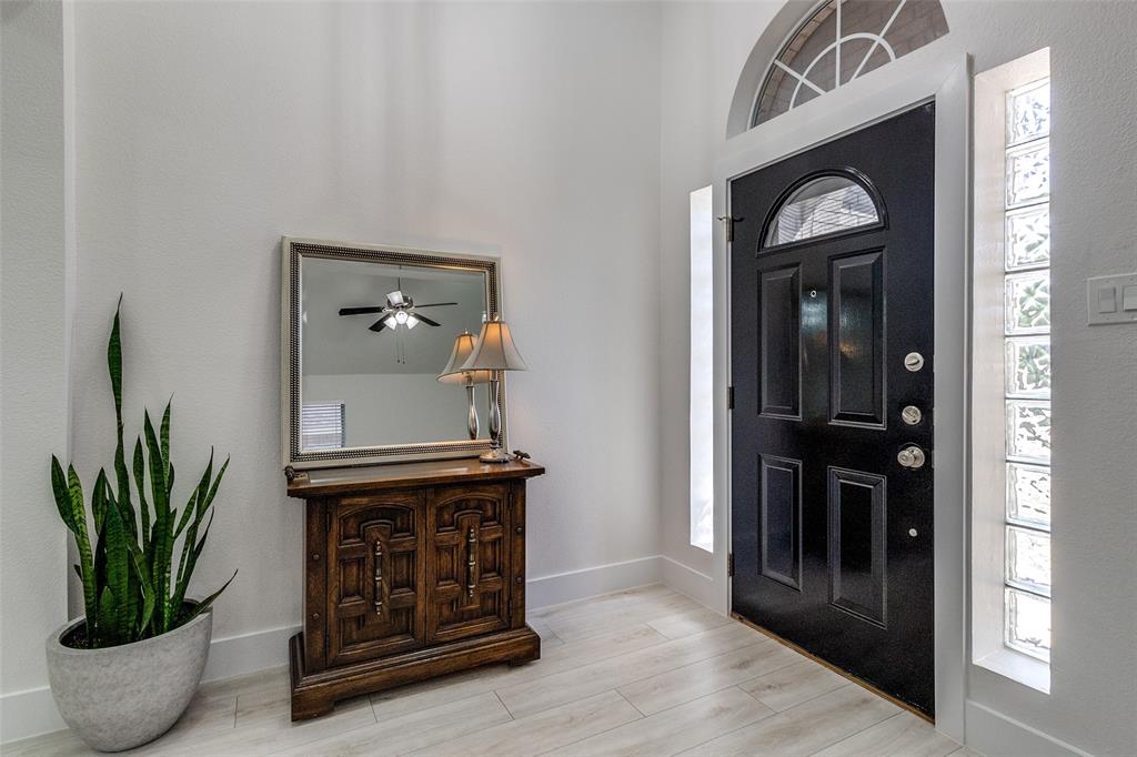 921 Parkwood Trail