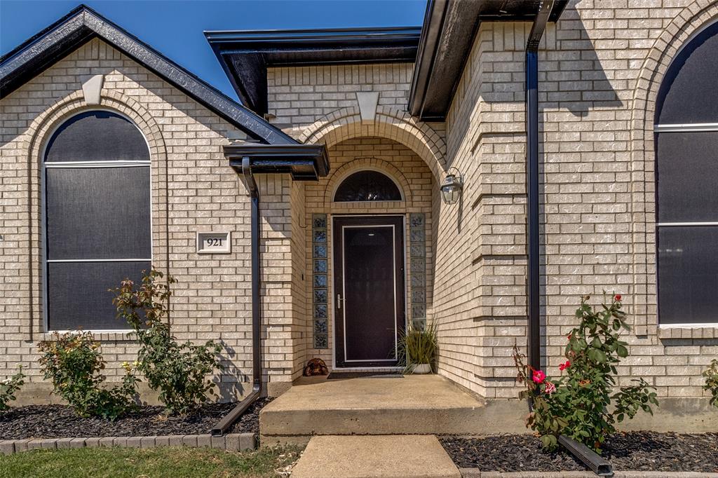 921 Parkwood Trail