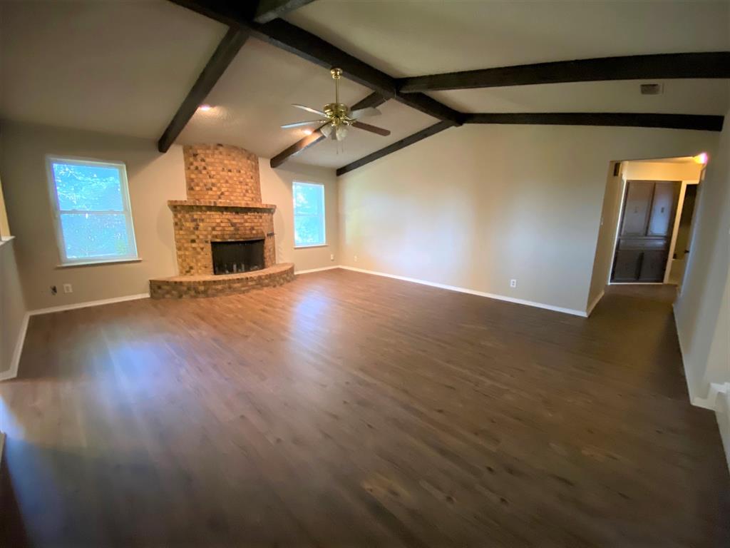 105 LAKEWAY Drive