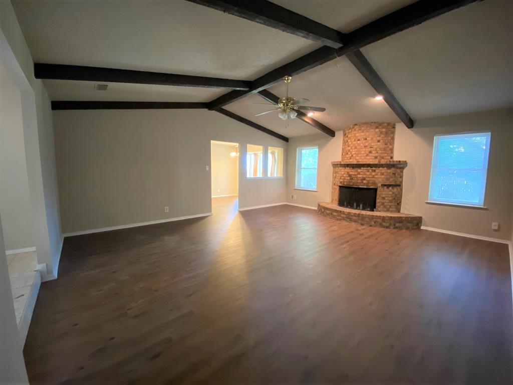 105 LAKEWAY Drive