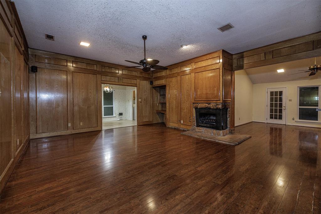SHADY OAKS - Residential