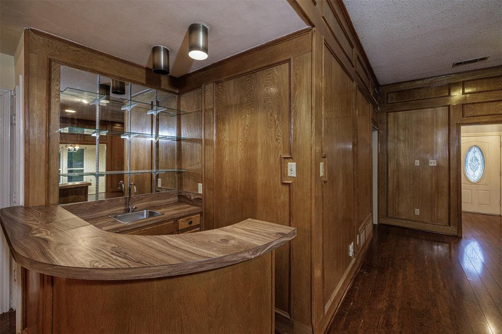 SHADY OAKS - Residential