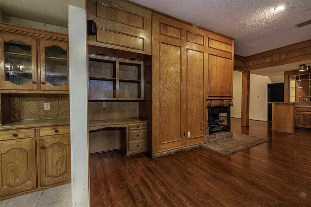 SHADY OAKS - Residential