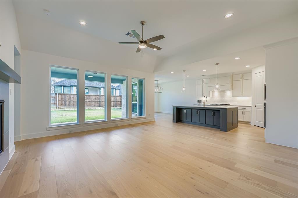 1817 Flowerfield Lane