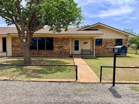 305 S CLEVELAND AVE, ASPERMONT, TX 79502 - Image 0c8c2d313fe2a66c04f4efa25ad7e2f8/3601428895