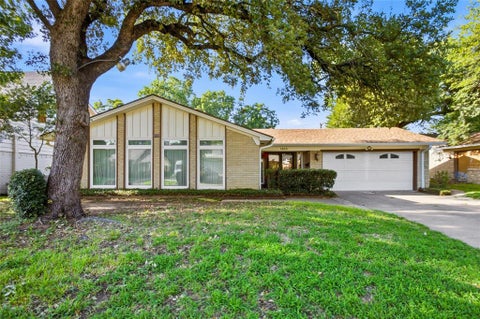 Photo of 1315 Navaho Street, Arlington, TX 76012 (MLS # 21337411)