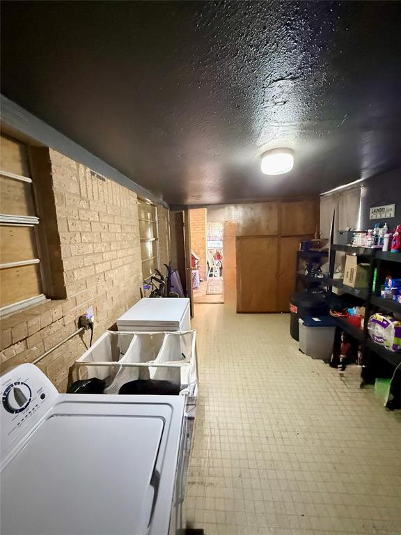 SANTE FE ADDN TOWN COLEMAN, BLOCK 11, LOT 6,7,8 & - Residential