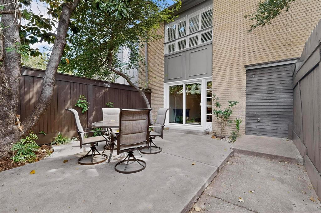 7506 W Northwest Highway 8