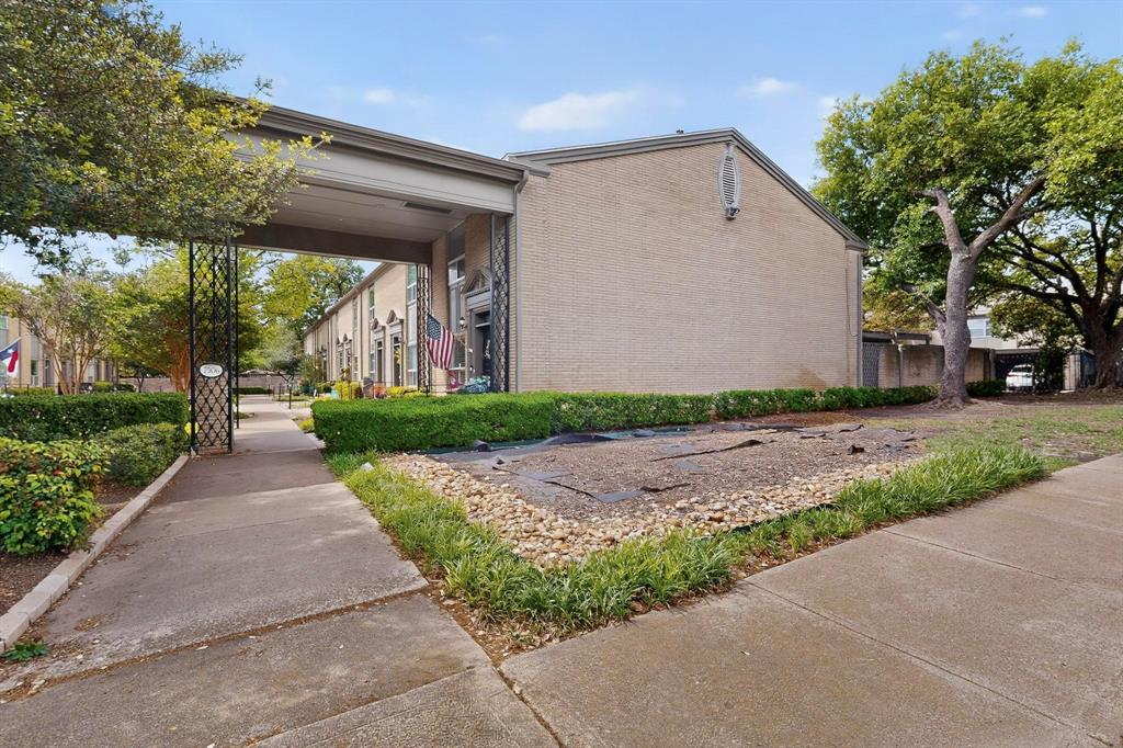 7506 W Northwest Highway 8