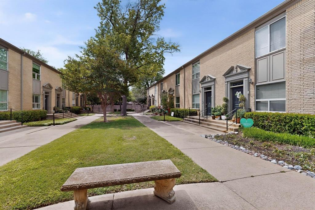 7506 W Northwest Highway 8