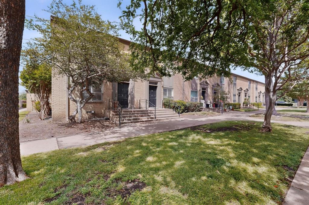 7506 W Northwest Highway 8