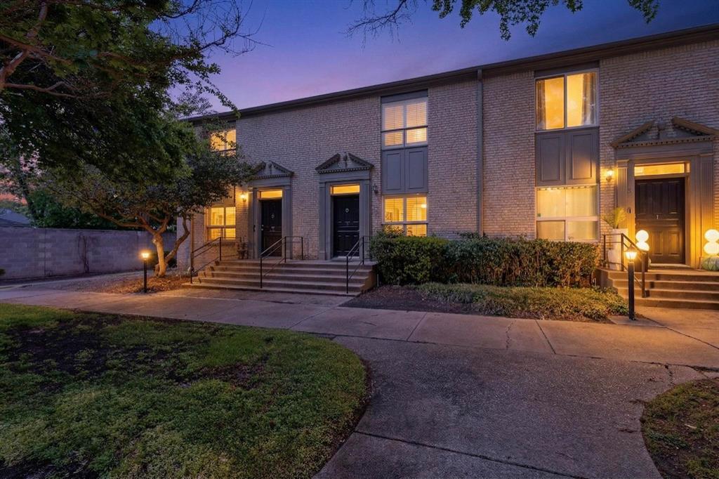 7506 W Northwest Highway 8