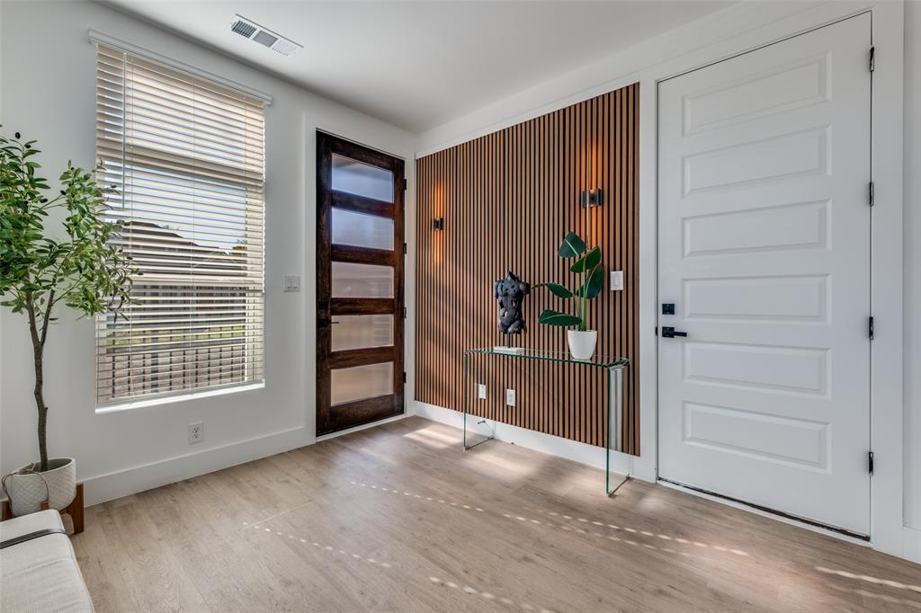 Dallas Land & Loan Cos Add 03 - Residential Lease