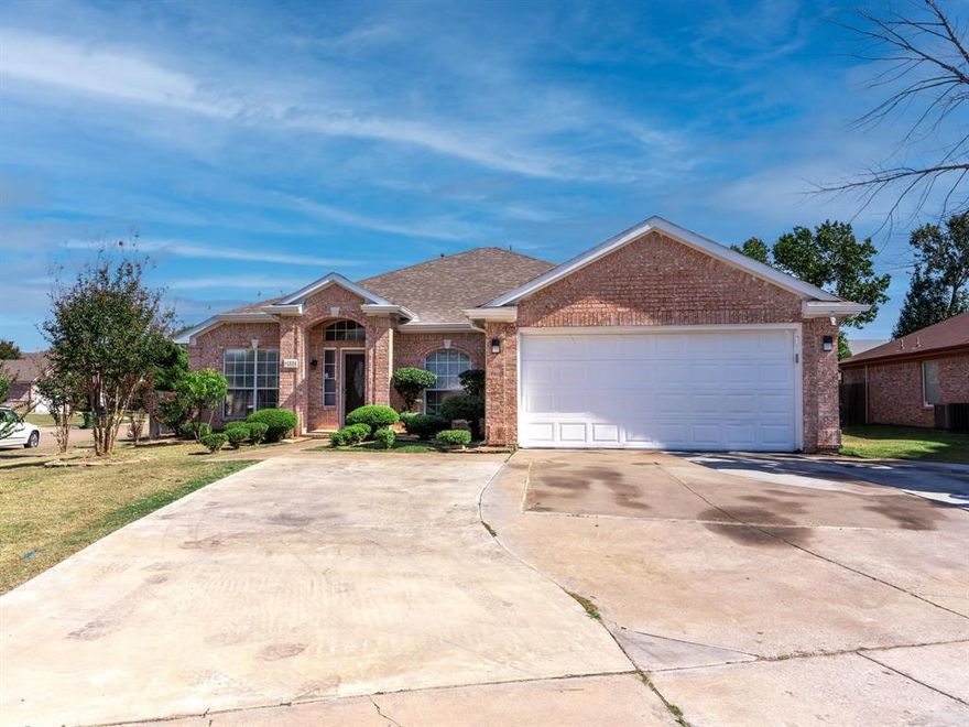 Nice corner lot home. Beautiful floor plan and updated home; this home has all the upgrades you want: roof, handscraped laminate floors, granite countertop, stainless steel appliances, fresh interior & exterior paint, decorative wall backsplash, updated light.