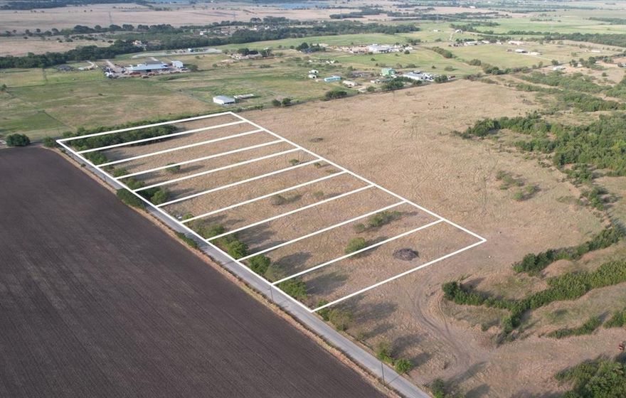 Builder Opportunity in Gunter, TX! Package of 10 platted, ready-to-build lots located at Bounds Rd and Old Tioga Rd, just outside city limits. No HOA and fewer county restrictions offer flexibility for builders. Conveniently located minutes from the future Dallas North Tollway extension, providing easy access to DFW. Ideal for a builder looking to develop multiple homes in a fast-growing area.
