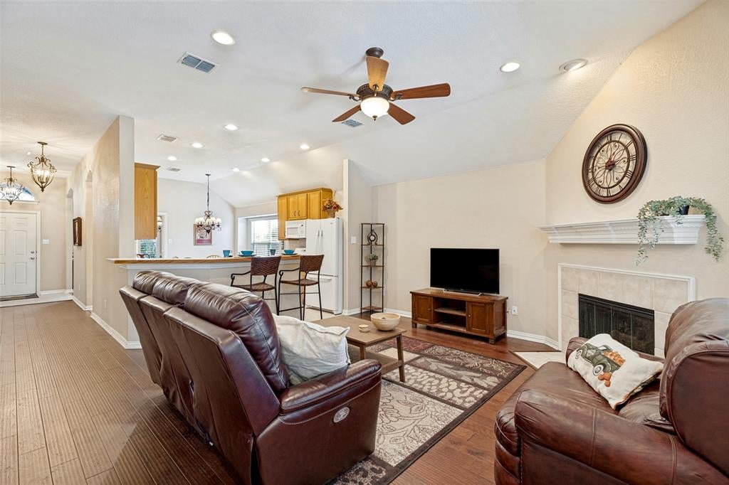 8201 Clear Bay