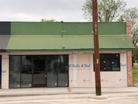 Photo of 108 E Main Street, Quinlan, TX 75474 (MLS # 21258206)