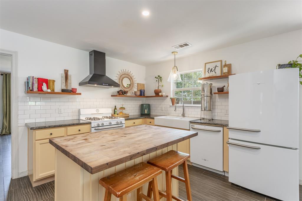 Ditto & Hight Add #1 - Residential Lease