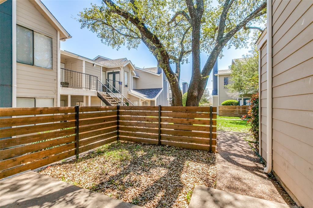 Woodside Lane Condos Ph 02 - Residential