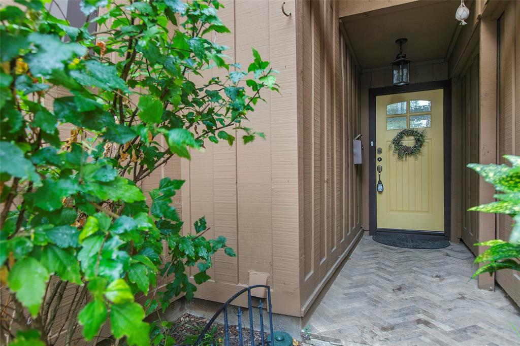 3195 Golden Oak Court