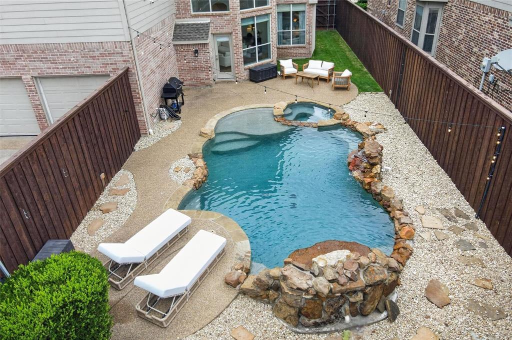 915 Saratoga Drive