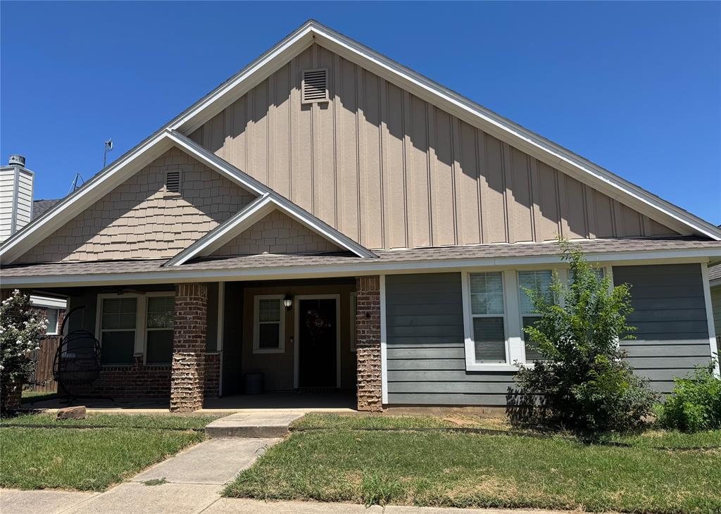 Photo of 248 Lovers Path Drive, Springtown, TX 76082 (MLS # 21349754)
