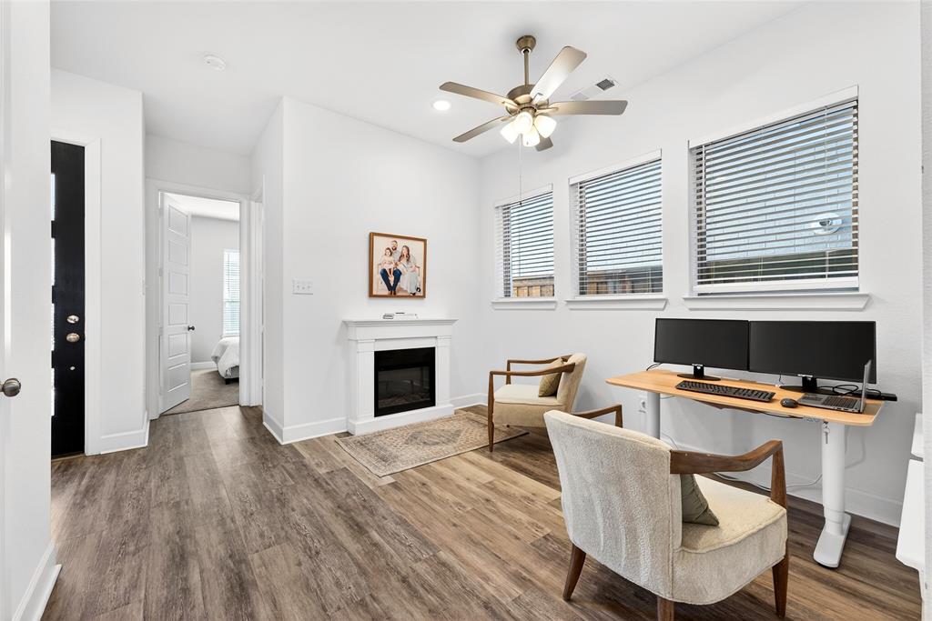 3433 Rosebud Park Lane