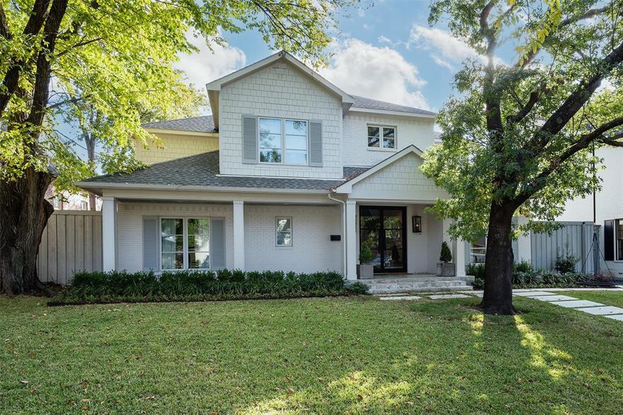 Beautiful transitional home in heart of Preston Hollow, expanded & rebuilt in 2016 ensuring a seamless blend of contemporary style & classic charm. As you step inside, you'll be greeted by an elegant interior that boasts designer finishes throughout. Main level feat lrg guest suite w double vanity, private study, formal dining w butler’s, open living w wall of windows overlooking turfed yard & 2 half baths. Heart of home is beautifully updated ktchn & bar, feat marble countertops & backsplash installed Nov 2023. Center, marble island, Thermador applncs, ample storage, walk-in pantry w coffee bar & brkfst rm w custom, banquet seating. Primary suite upstairs w sitting area & lrg windows. Primary bath w recently updated marble shower & flrs, dual vanities, tub & oversized walk-in closet. 2 guest bedrms up w jack&jill, utility rm & large gamerm. Home is complete w impeccable interiors & custom finishes, covered outdoor living w built-in grill, turfed backyard, mudrm & oversized 2-car gar.