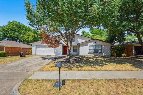 Photo of 405 Sixpence Lane, Euless, TX 76039 (MLS # 21384188)
