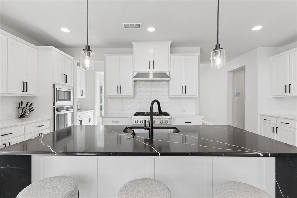 Castle Hills Ph 10 Lewisvil - Residential