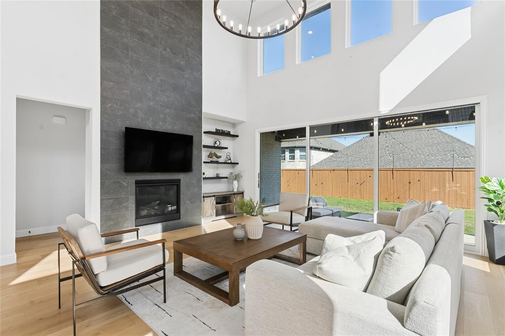 Castle Hills Ph 10 Lewisvil - Residential