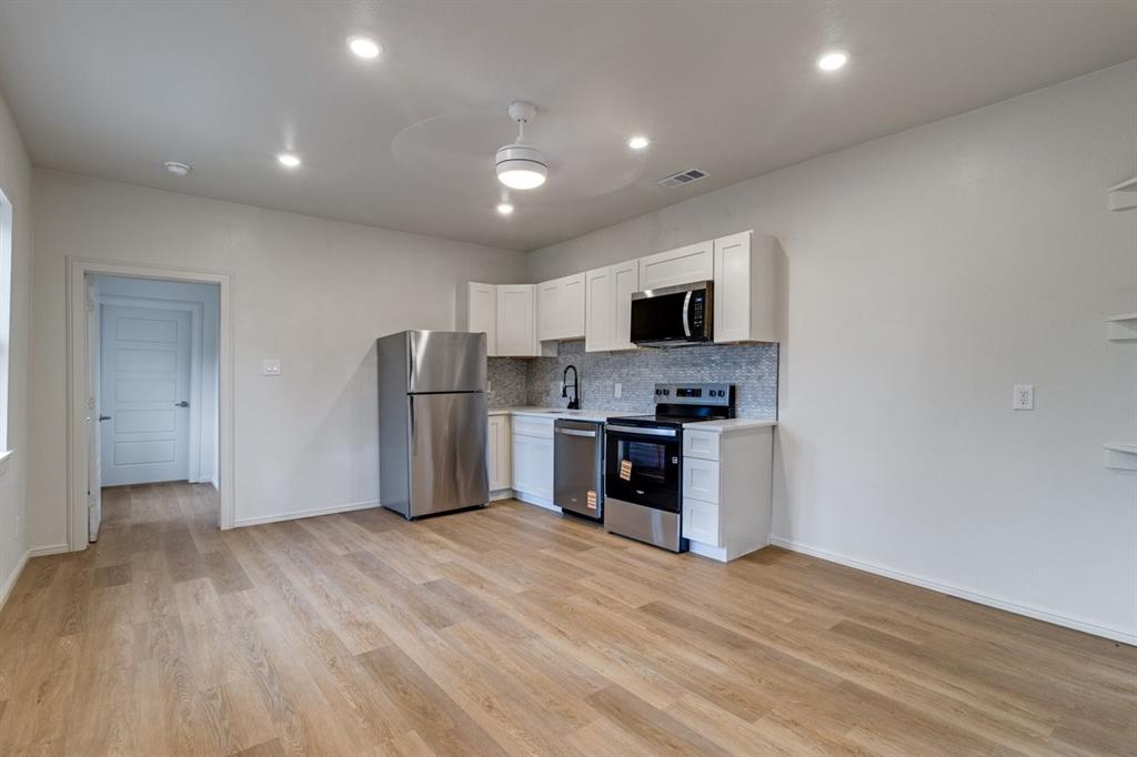 Eagle Ford Plaza 02 - Residential Lease