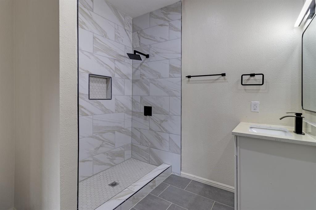 Eagle Ford Plaza 02 - Residential Lease