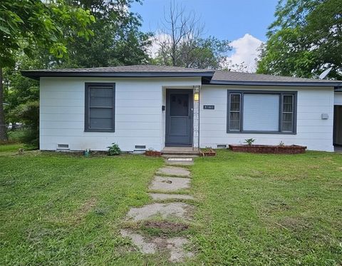 Photo of 2505 Campbell Street, Commerce, TX 75428 (MLS # 21241123)