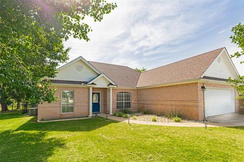 Photo of 1503 S College Avenue, Decatur, TX 76234 (MLS # 21191221)