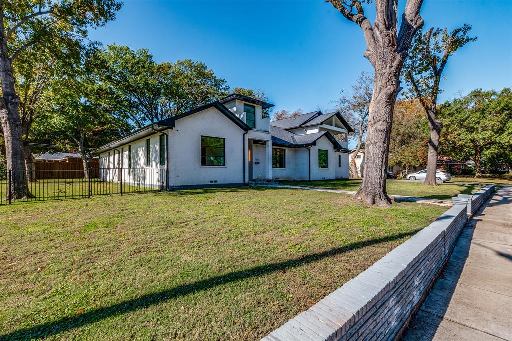 3221 S Glenbrook Drive