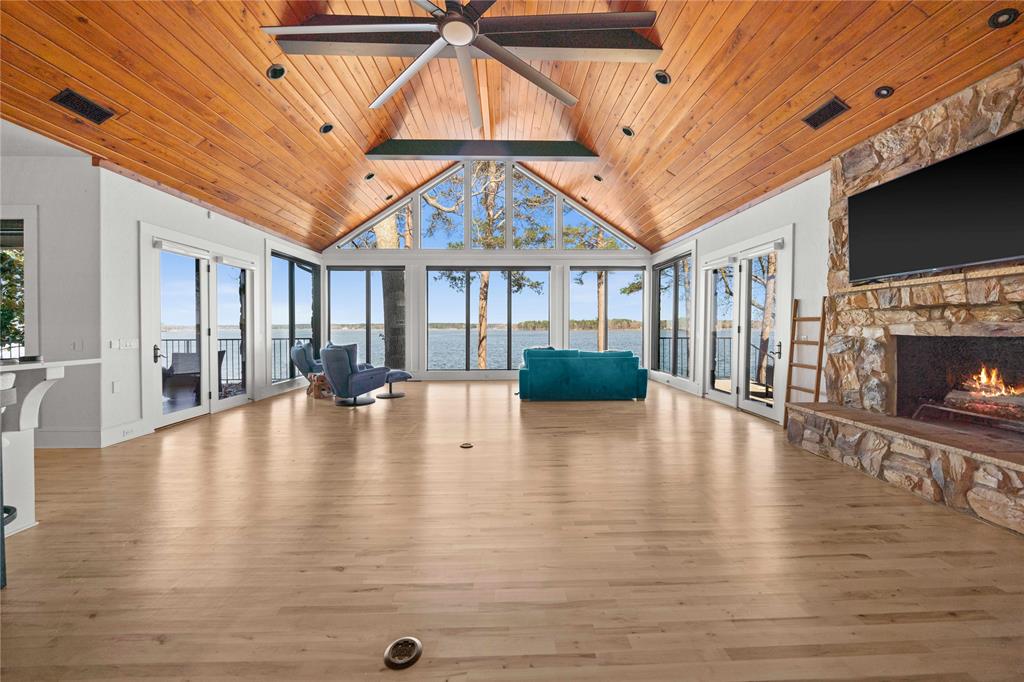 132 Deer Cove