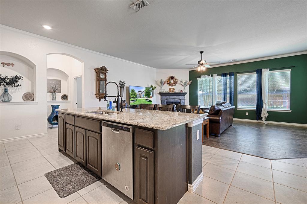 1053 Legacy Oaks