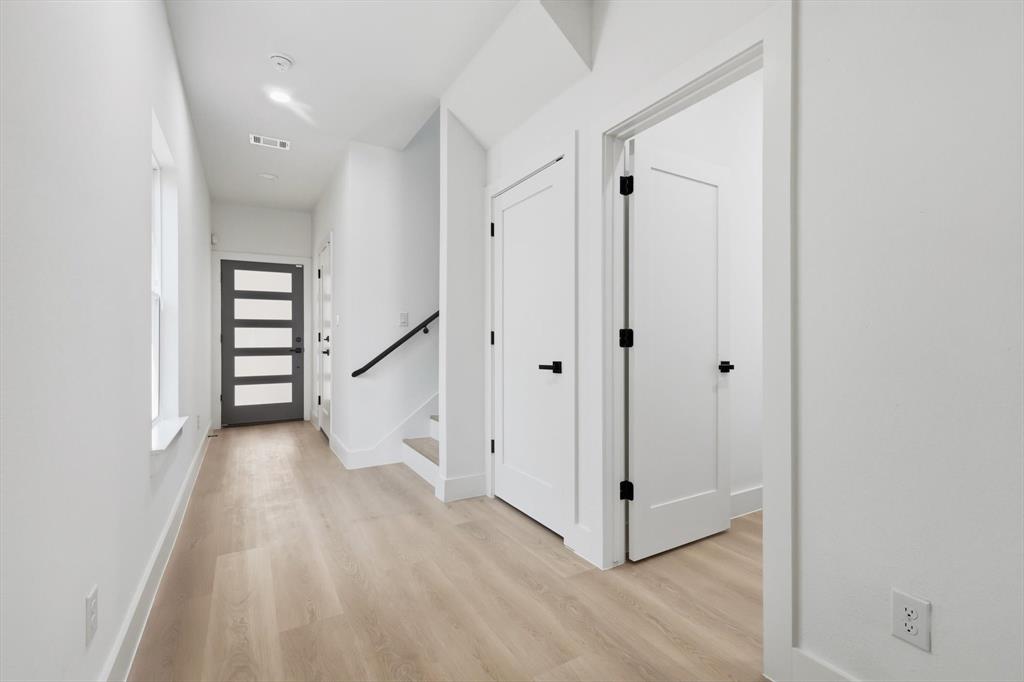 lincoln Manor - Residential